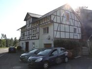 Wohnhaus mit zwei Mietwohnungen und Einliegerwohnung in Bad Laasphe-Ortsteil - Bad Laasphe