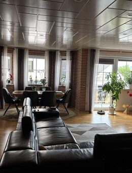 Architektenhaus mit zwei Einliegerwohnungen, Garten und Garage - Dorsheim