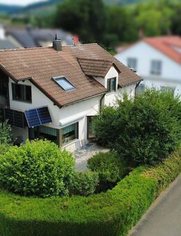 Familienidyll mit Extras: Freistehendes Einfamilienhaus mit Einliegerwohnung und Gartenparadies - Winnenden