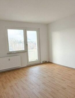 Traumhafte Aussicht, Balkon: 4-Raum-Eigentumswohnung in Annaberg zur Eigennutzung oder Vermietung! - Annaberg-Buchholz