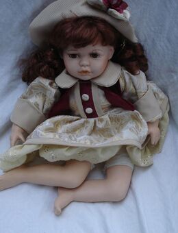 Porzellan Puppe 31cm. sitzend - Friedrichsdorf