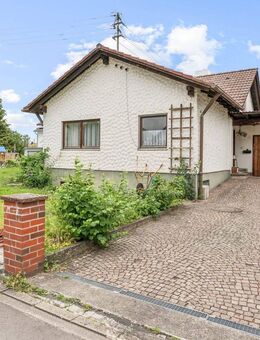 Schönes Einfamilienhaus mit Garten und Garage in ruhiger Lage - Trunkelsberg