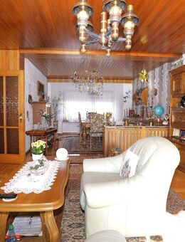 Angebautes 2-FH mit gr. Garten - Schiffweiler