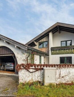 Holzkirchen: Großzügiges Einfamilienhaus mit Einliegerwohnung und Raum zur Neugestaltung - Holzkirchen (Regierungsbezirk Oberbayern)