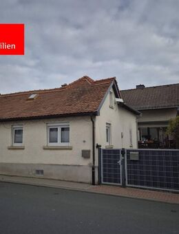 Zwei Häuser auf einem Grundstück mit Hof und Stellplätzen - Oberursel (Taunus)