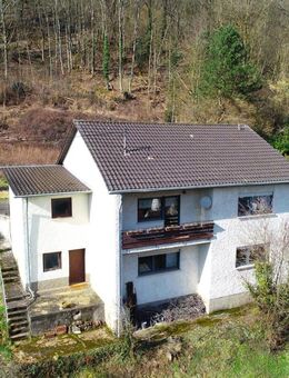 Einfamilienhaus auf großem Anwesen mit Garage - Merzig