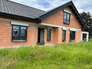 Einfamilienhaus im Rohbau zum enegieeffizienten Neubau in Geseke zu verkaufen. - Geseke