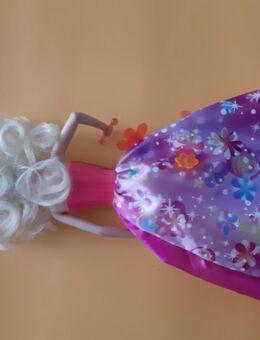 Barbie-Puppe mit buntem Kleid - Neustadt (Coburg)