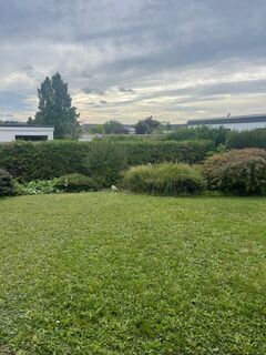 Bungalow zu verkaufen mit schönen Garten und Pool in leichter Hanglage