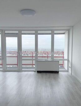 Erstbezug nach Renovierung: Apartment mit Loggia im 15. OG / Aufzug vorhanden / zentrale Lage - Sankt Augustin