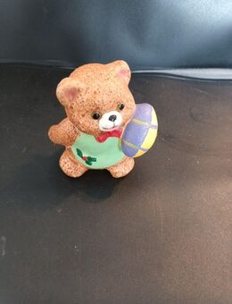 Teddybär Deko Keramik ca. 10cm hoch ca. 5cm breit ca. 7cm lang mit Football - Essen