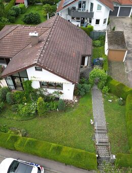 Wohntraum auf einer Ebene mit Wintergarten, Kachelofen, Garage in Albershausen bei Kirchheim u. Teck. - Albershausen