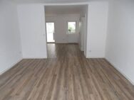 Schicke Wohnung im EG (Hochparterre) mit überdachtem Balkon, kleinem Garten, in einem 2 FHS, für 2 Pers., zentral und doch ruhig gelegen, in Rohrbach - Sankt Ingbert
