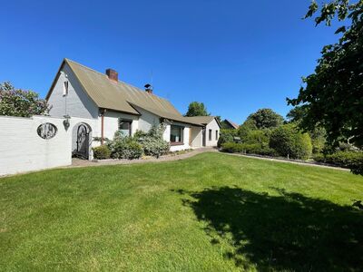 Renovierungsbedürftiges Einfamilienhaus mit großem Garten, Poolanlage und diversen Nebengebäuden - Gute Lage in Kuhstedt bei Gnarrenburg