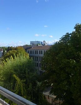 Schöne & gut ausgestattete 3 Zimmer Wohnung im Nordend mit Balkon & Stellplatz - Frankfurt (Main)