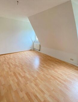 Helle Dachgeschosswohnung nähe Bodenseecenter - Friedrichshafen