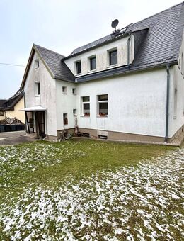 Attraktives Renditeobjekt: Ansprechender Bungalow + Zweifamilienhaus in Ellefeld - Ellefeld