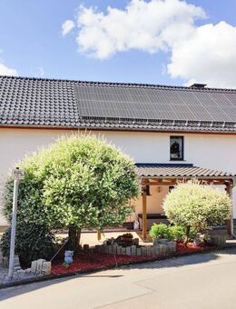 Reduziert! Geräumiges Einfamilienhaus mit vielen Extras, wie Pool, Sauna, Lift, Photovoltaikanlage und Wärmepumpe! - Altenkirchen (Westerwald)