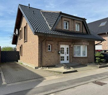 Freistehendes Einfamilienhaus mit Garage und Stellplätze in ruhiger Lage in Stolberg