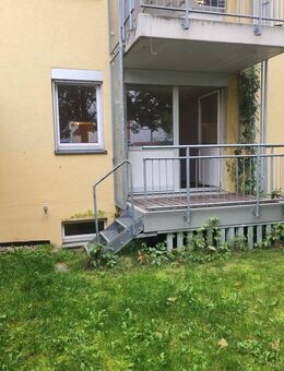 Familienfreundliche 3-Zimmer-Wohnung im EG mit Garten und Single-Wohnung im UG - München