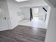 Charmante 2-Zimmer-Dachgeschosswohnung mit offenen Balken und Marmorbad - Gera