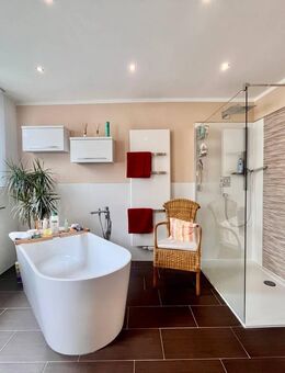 2025-3361-Hochwertig saniertes Einfamilienhaus mit Einliegerwohnung und viel Platz in Glauchau - Glauchau