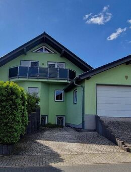 Neuwertiges Einfamilienhaus mit Einliegerwohnung in modernem Wohngebiet. - Mengerskirchen