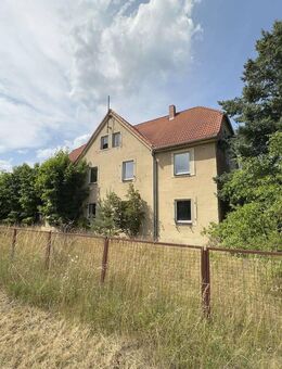 Solides Investment: 3.050 m² Grundstück mit zwei sanierungsbedürftigen Mehrfamilienhäusern! - Schipkau