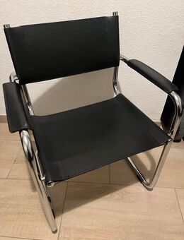 Schwarzer Freischwingerstuhl mit Chromgestell - Bad Zwischenahn