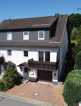 Frühstück in der Morgensonne mit Blick zum Pöhlberg - Annaberg-Buchholz
