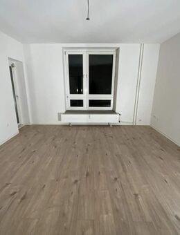 In bester Stadtnähe: Helle Wohnung mit Balkon frei! - Gütersloh