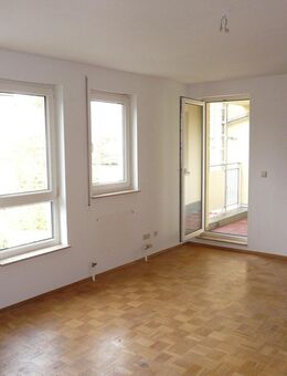 vermietete Kapitalanlage in Crimmitschau: 2 Zimmer Eigentumswohnung mit Balkon - Crimmitschau