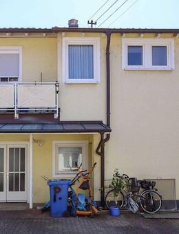 Vielseitig nutzbare, gepflegte Immobilie mit vermieteter Gewerbeeinheit und Maisonettewohnung - Grenzach-Wyhlen
