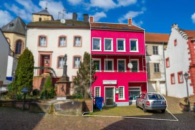 Unscheinbar großzügiges Wohnhaus mit 2 Parkplätzen mitten in Dudeldorfer Altstadt