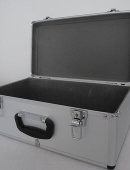 NEU Alu Rahmen-Koffer. Aluminium Koffer. Alu-Mehrzweck-Koffer. Universal-Koffer zum Verwahren von Dokumenten usw. Transport-Koffer. B=48 cm, H=21 cm, T=27 cm, Innenwände helles Moosgummi, Klappschlösser, Ecken-Schutz. - Bad Oeynhausen