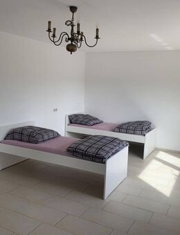 Freistehendes Mehrfamilienhaus mit 6 Wohneinheiten, Monteurunterkunft, Teilvermietung möglich - Landshut