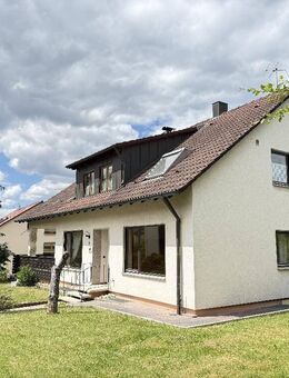 Attraktives Ein- oder Zweifamilienhaus mit sonnigem Garten und zwei Garagen in Ellenbach - Hersbruck