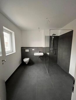 Erstbezug: Moderne 2-Zimmer-Wohnung mit Balkon und EBK zentral in Gangkofen - Gangkofen