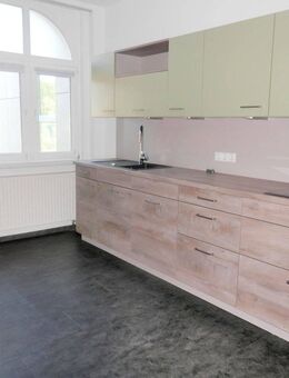 * mit Balkon + Küche * 4 Zimmer Wohnung in Werdau zu vermieten! - Werdau