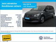 VW Touran, 1.5 TSI Active, Jahr 2023 - Krefeld