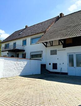 *RESERVIERT* NEUER PREIS! Großzügiges Zweifamilienhaus mit herrlichem Weitblick, Doppelgarage und Scheune - Neustadt (Coburg)