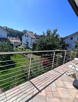Elegante Wohnung mit Kamin, Südbalkon und Garten – Perfekte Mischung aus Ruhe und urbaner Nähe! - Baienfurt