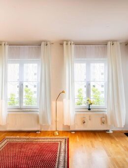 Hochwertige 3 Zimmerwohnung mit 2 Balkonen und Aufzug - München
