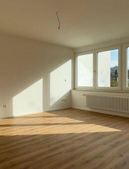 Erstbezug nach Kernsanierung: 3,5-Zimmer-Wohnung mit hochwertiger Ausstattung und grünem Ausblick - Weilheim (Teck)