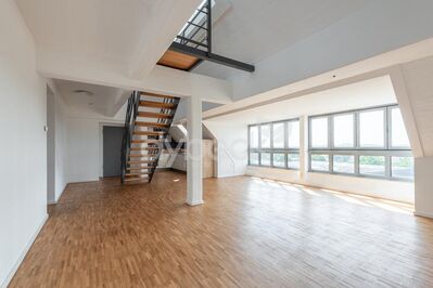 Großzügige Dachgeschosswohnung über zwei Ebenen mit sensationellem Weitblick.