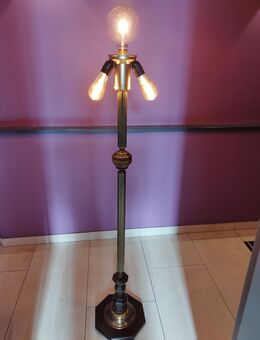 Antiker Stehlampe aus Bronze und Holz 3 Lichtquellen. - Berlin