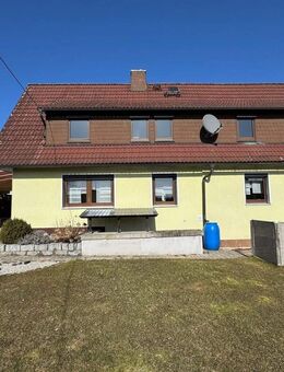 Charmant sanierte Wohnimmobilie mit großem Garten und Doppelgarage in einem angenehm ruhigen Umfeld - Marktleugast