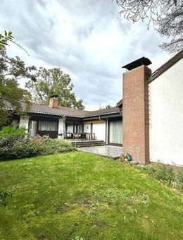 Stilvoller, blickgeschützter Bungalow mit Einliegerwohnung in ruhiger Lage von Hattersheim am Main - Hattersheim (Main)