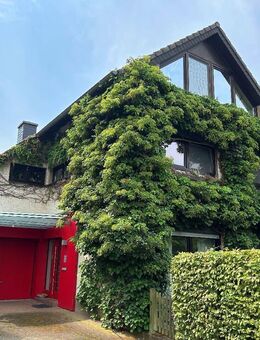 Attraktiv in Lage und Architektur: Doppelhaushälfte mit Garage und Einliegerbereich! - Odenthal