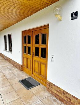 FREISTEHENDES EINFAMILIENHAUS MIT GARAGE...RUHIG & GRÜN! - Lichtenfels (Bayern)